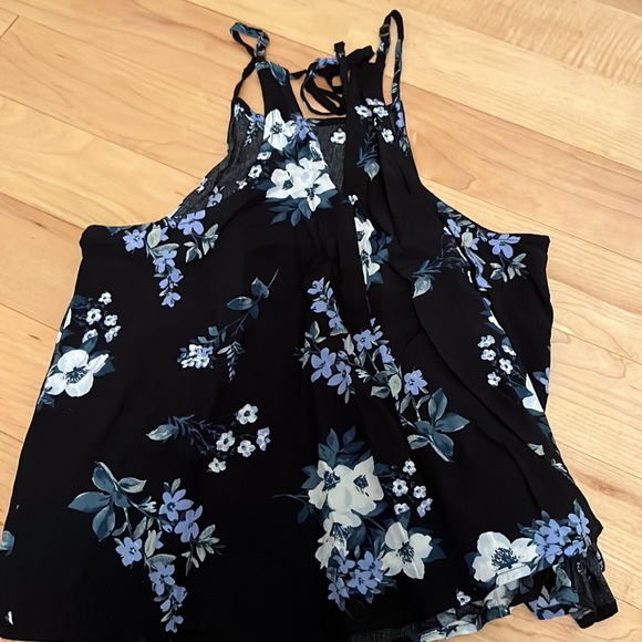 Hollister Flowy Black Floral High Neck Tank Top - Picture 3 of 5